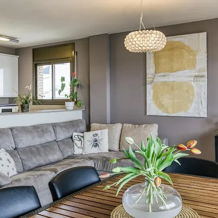 Frontline Perfect For Family Apartment Roses