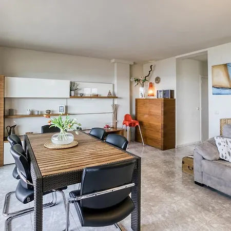 Apartment Frontline Perfect For Family